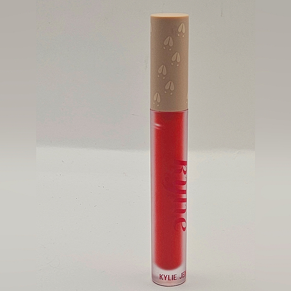 Limited-edition Kylie Holiday Collection Matte Liquid Lipstick in Sleighbell